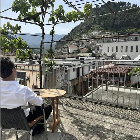 In Berat's Center Апартаменты *